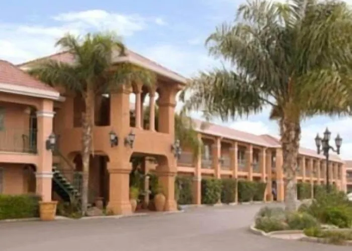 Merced Inn & Suites