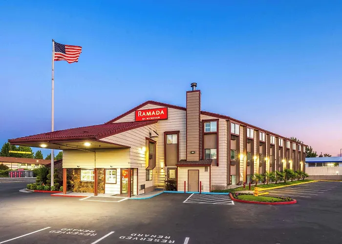 Ramada By Wyndham Medford Airport North Motel