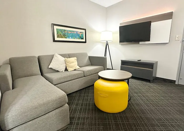 Comfort Inn & Suites Calhoun South