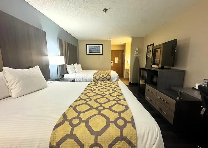 Baymont By Wyndham Tupelo Motel