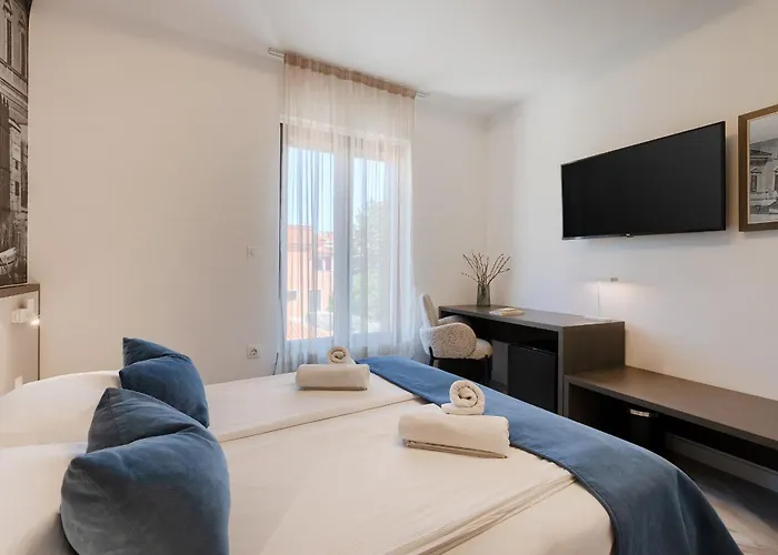 Pula City Center Accommodation - Breakfast Included