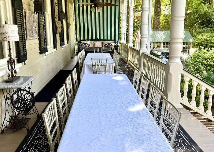 Flowertown Bed And Breakfast