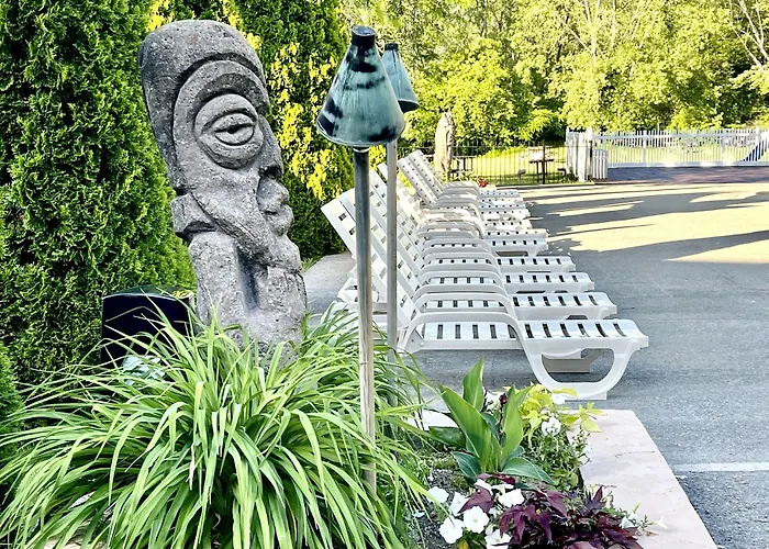 Tiki Resort - Lake George