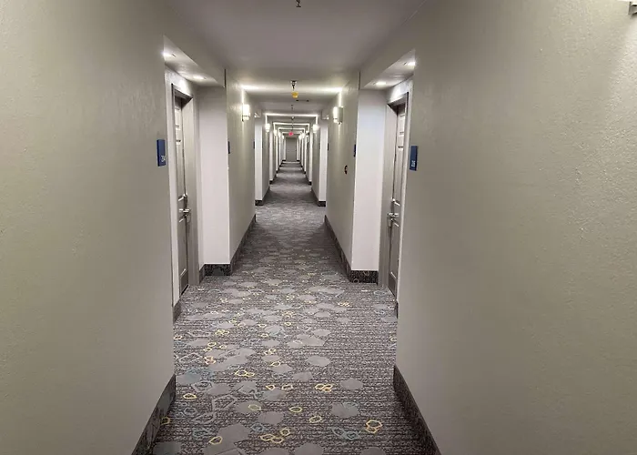 Days Inn & Suites By Wyndham Tahlequah