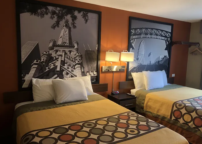 Super 8 By Wyndham Crystal Lake