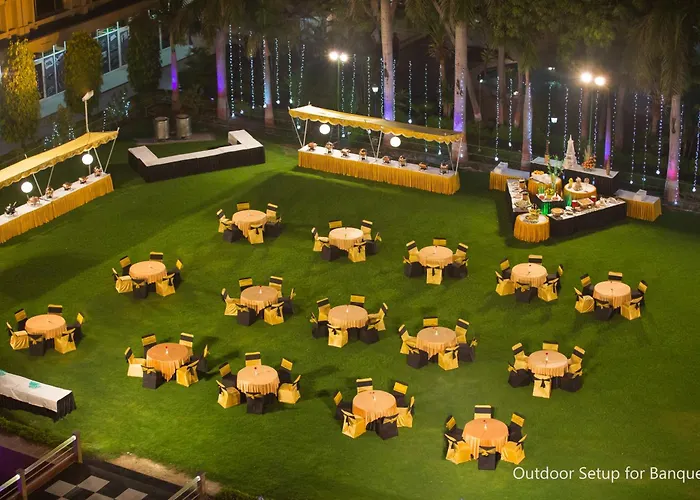 Hotel Clarks Shiraz Agra 