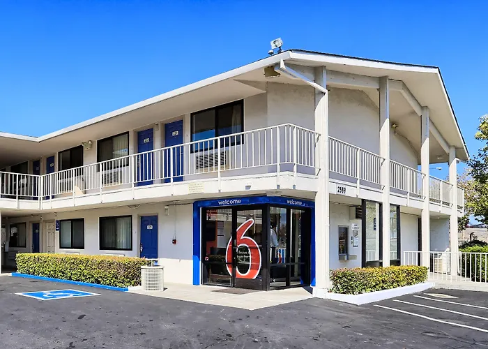 Super 8 By Wyndham Walnut Creek Hotel