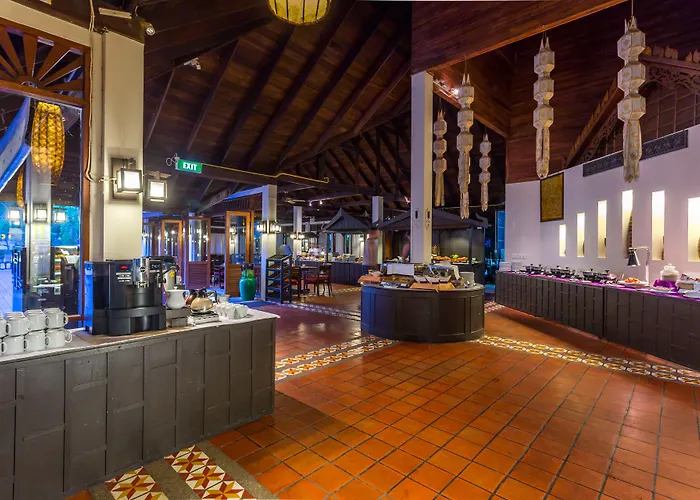Phi Phi Holiday Resort, Leam Tong Beach