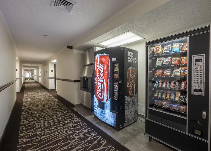 Red Roof Inn Plus+ & Suites Opelika
