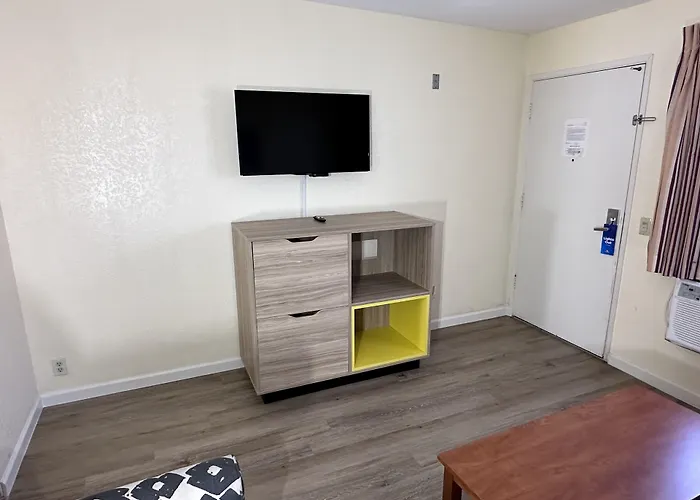 Days Inn By Wyndham San Marcos