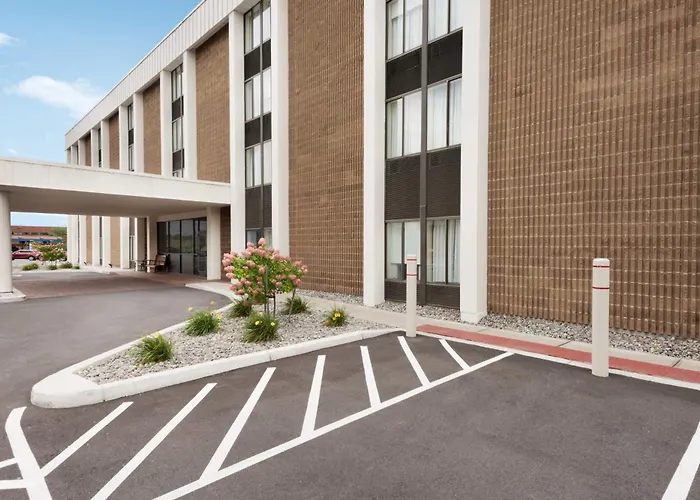 Super 8 By Wyndham Liverpool/Syracuse North Airport