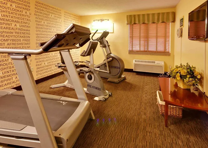 La Quinta By Wyndham Plattsburgh Hotel