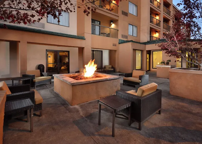 Courtyard Beckley Hotel