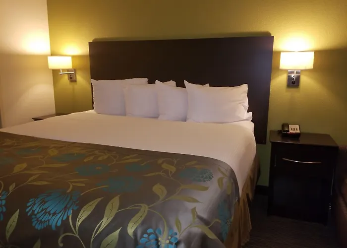 Baymont By Wyndham Eau Claire Wi Hotel