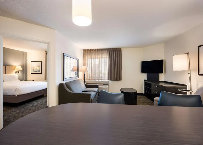 Sonesta Simply Suites Detroit Troy