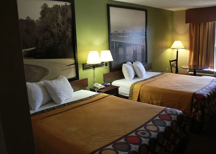 Super 8 By Wyndham Madison/Ridgeland Area Hotel
