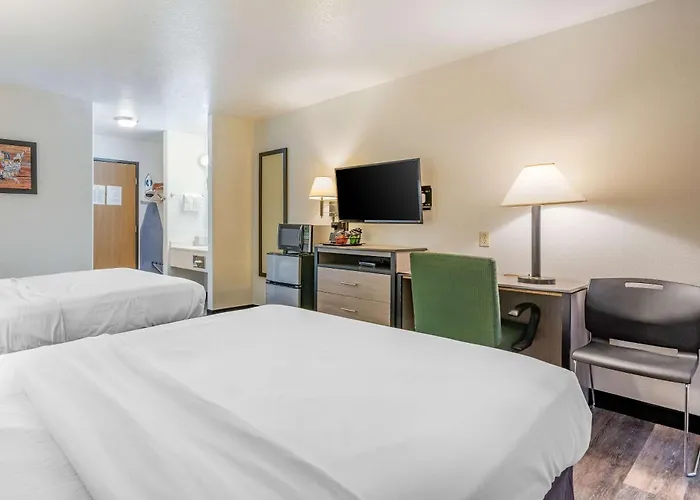 Econo Lodge Pueblo North