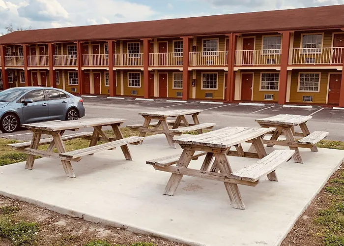 Econo Lodge Inn & Suites Maingate Central Kissimmee