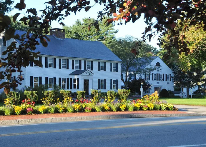 Publick House Historic Inn And Country Motor Lodge