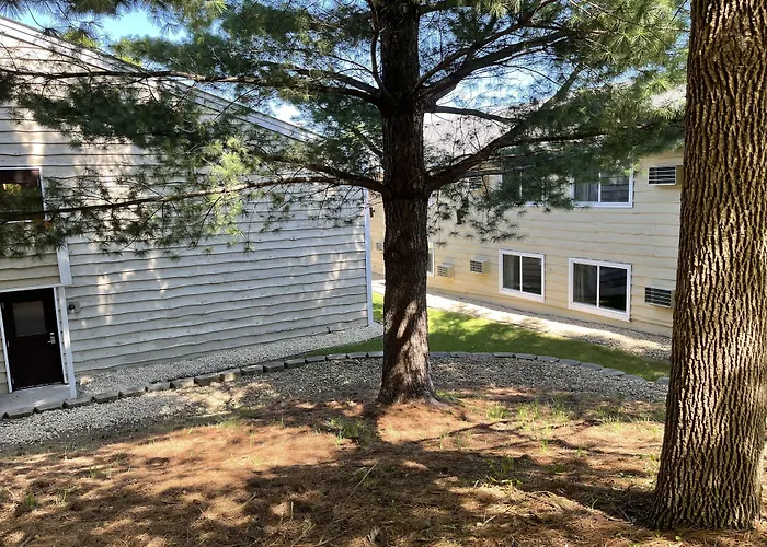 Nichols Inn & Suites