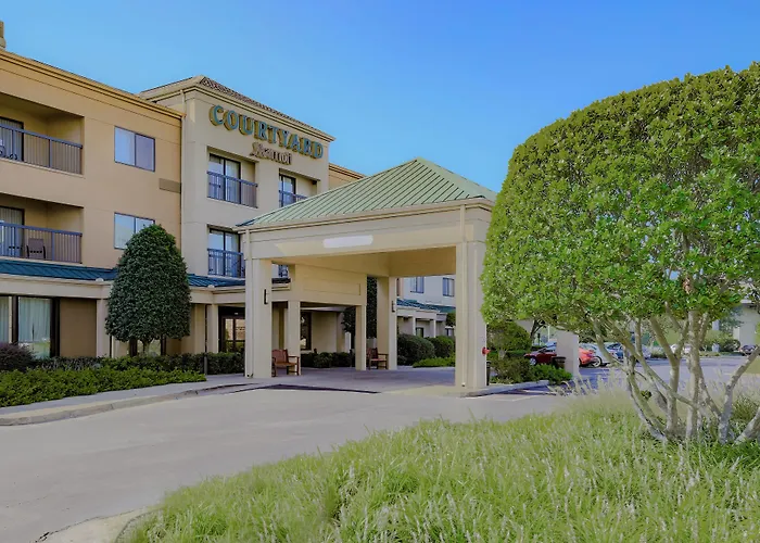 Courtyard By Marriott Monroe Airport Hotel