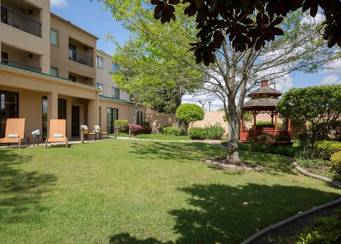 Courtyard By Marriott Monroe Airport Hotel