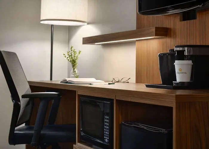 La Quinta By Wyndham Salem Or Hotel