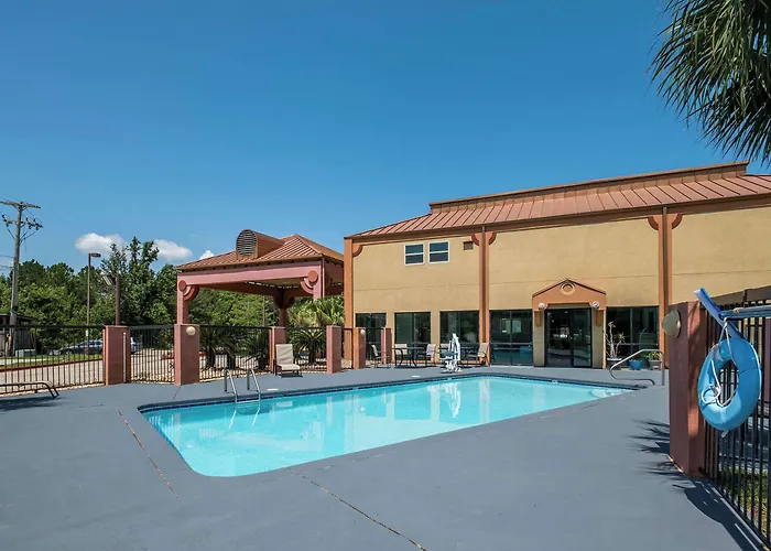 Econo Lodge Inn & Suites Diamondhead