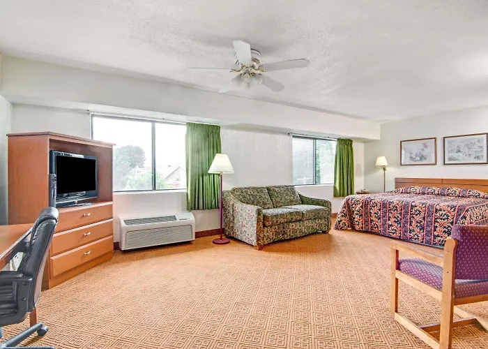 Super 8 By Wyndham Stamford/New York City Area