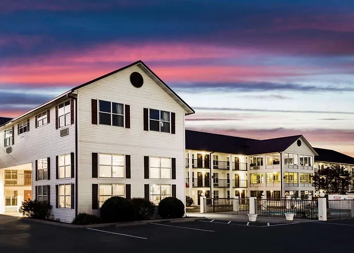 Super 8 By Wyndham Sevierville Riverside