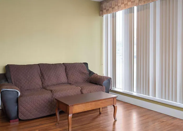 Super 8 By Wyndham Youngstown/Girard