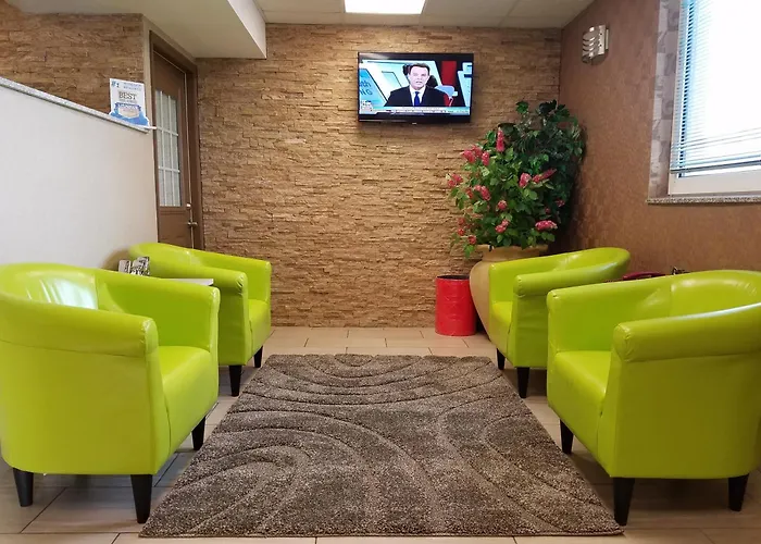 Super 8 By Wyndham Plattsburgh Hotel