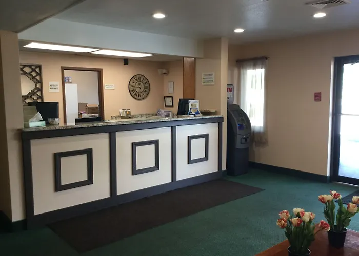 Super 8 By Wyndham Middletown Motel