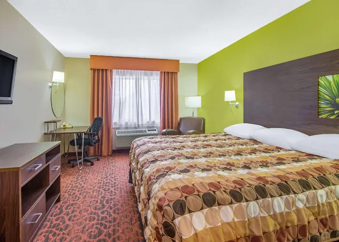Super 8 By Wyndham Portales Motel