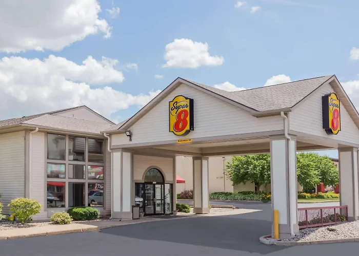 Super 8 By Wyndham Appleton Hotel