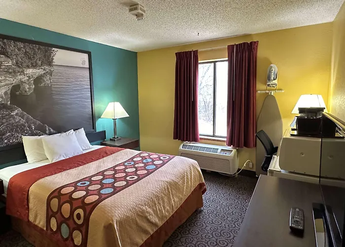 Super 8 By Wyndham Appleton Hotel