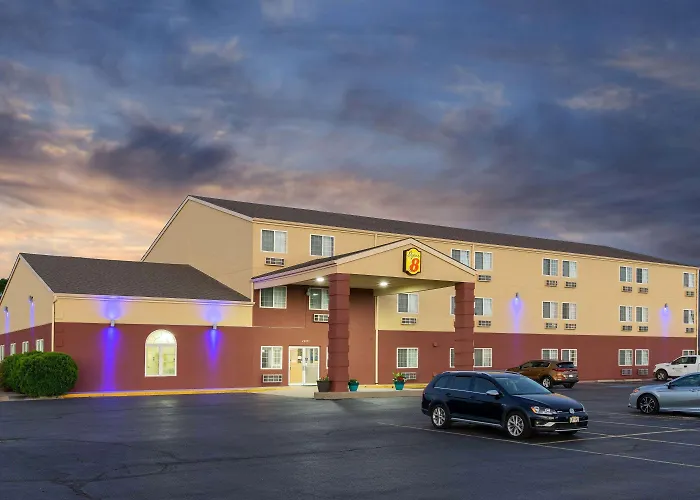 Super 8 By Wyndham Ottawa