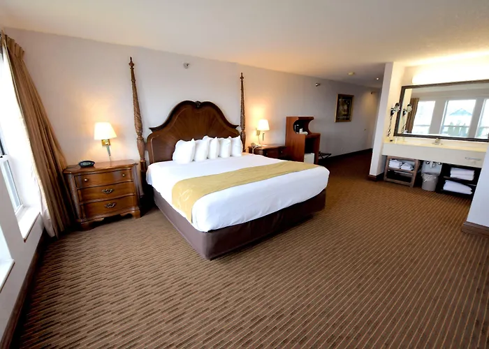 Crown Choice Inn & Suites Lakeview And Waterpark Mackinaw City