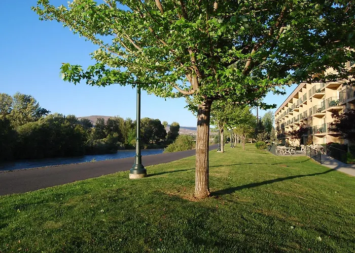 Oxford Suites Yakima