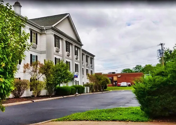 Baymont By Wyndham Columbia Maury Hotel