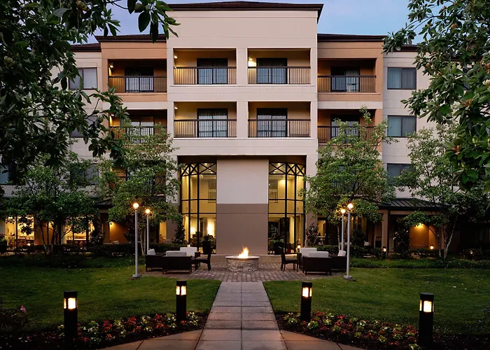 Courtyard By Marriott Springfield Hotel