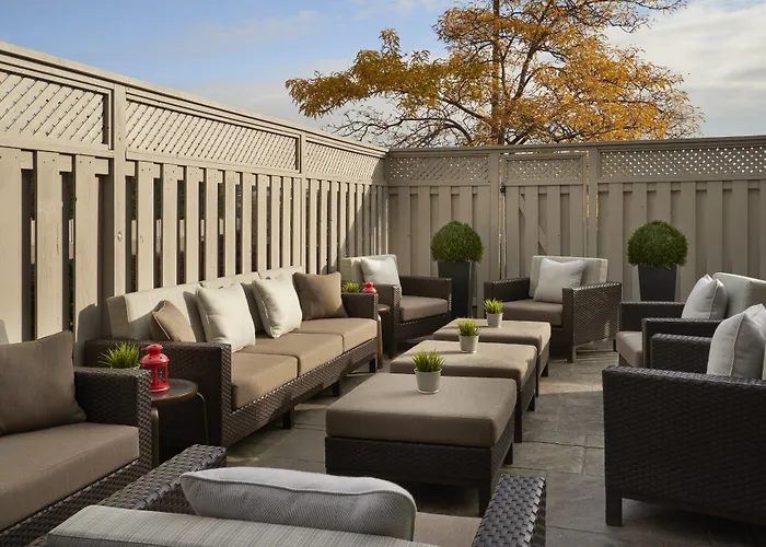 Courtyard By Marriott Toronto Airport Hotel