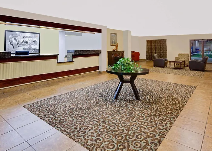 Super 8 By Wyndham Plainview Hotel
