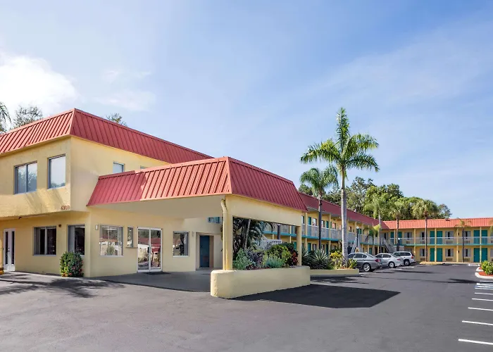 Motel Super 8 By Wyndham Sarasota Near Siesta Key