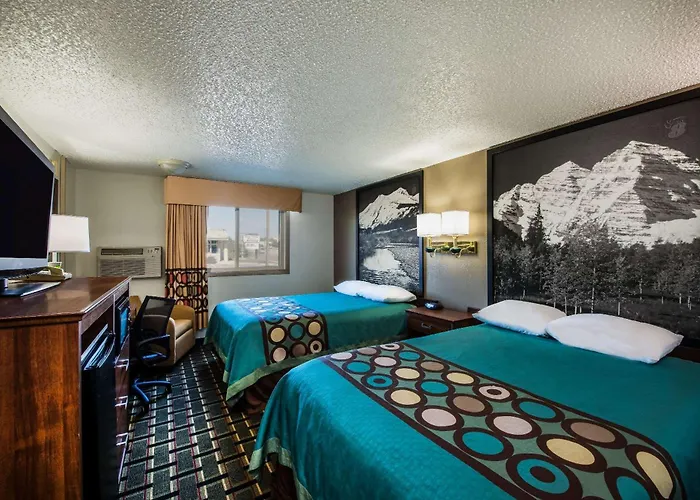 Super 8 By Wyndham Pueblo