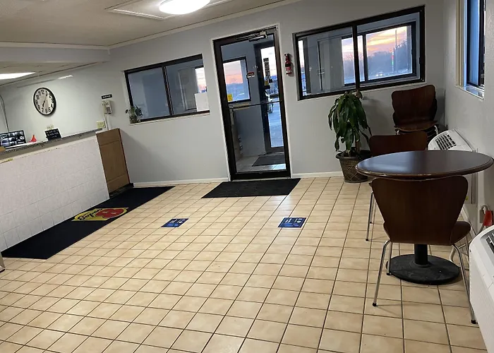 Super 8 By Wyndham Dixon Motel