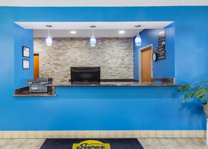Super 8 By Wyndham Kokomo