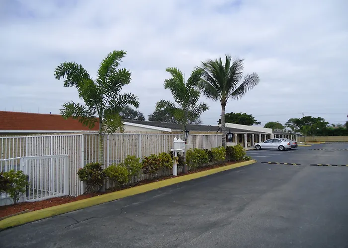 Super 8 By Wyndham Lantana West Palm Beach