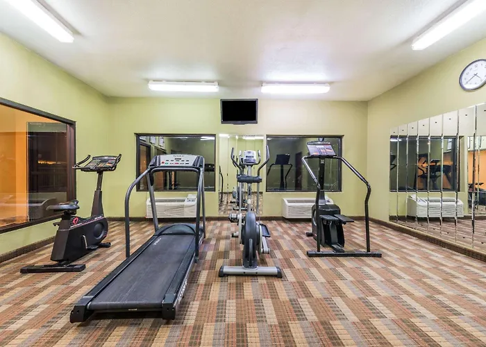 Super 8 By Wyndham Fort Worth North