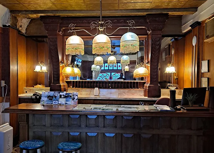 Van Gilder Hotel